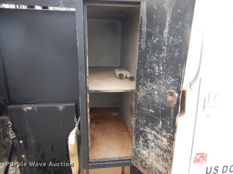 image for item KA9475 1998 International 4700  flatbed truck