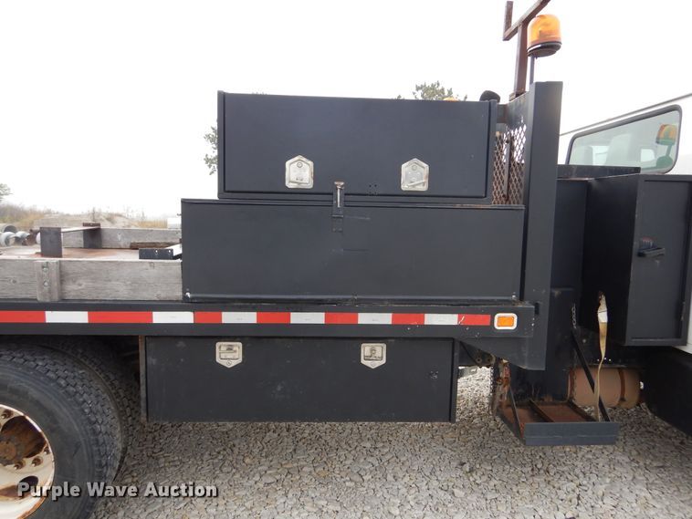 image for item KA9475 1998 International 4700  flatbed truck