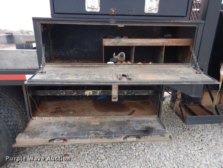 image for item KA9475 1998 International 4700  flatbed truck