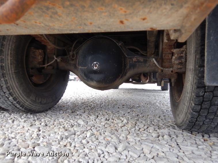 image for item KA9475 1998 International 4700  flatbed truck