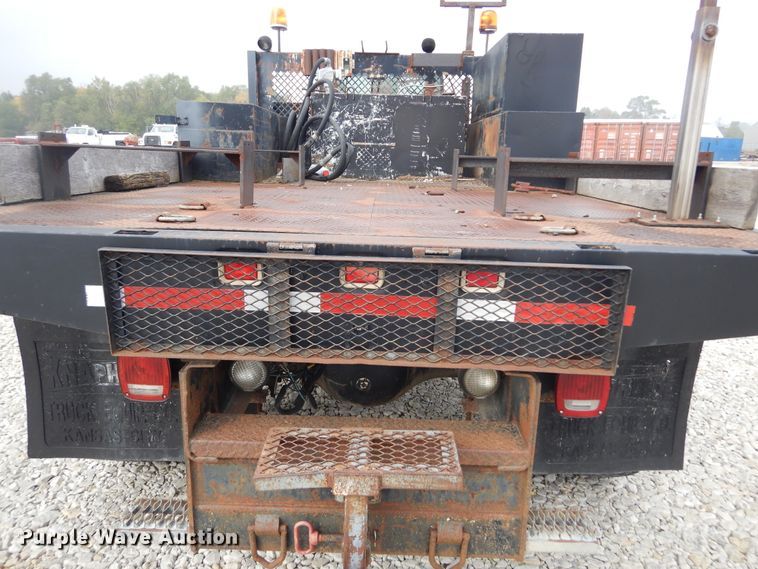 image for item KA9475 1998 International 4700  flatbed truck