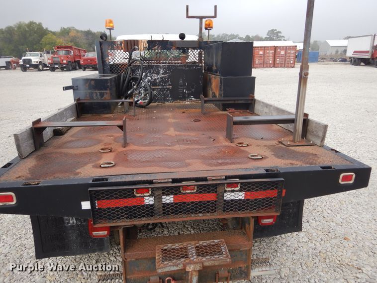 image for item KA9475 1998 International 4700  flatbed truck