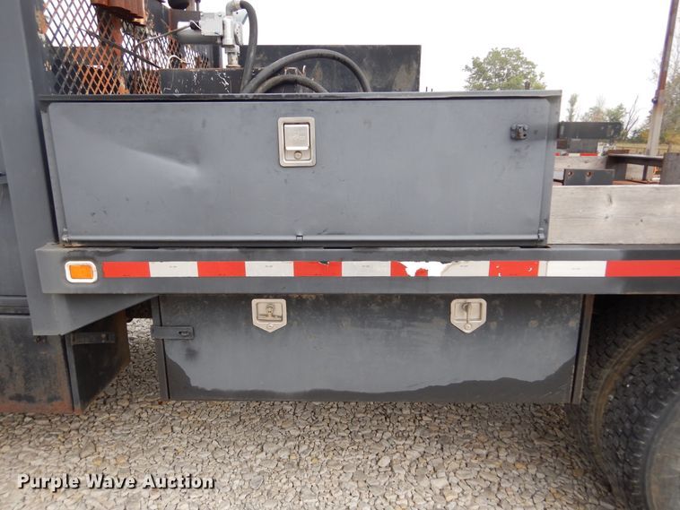 image for item KA9475 1998 International 4700  flatbed truck