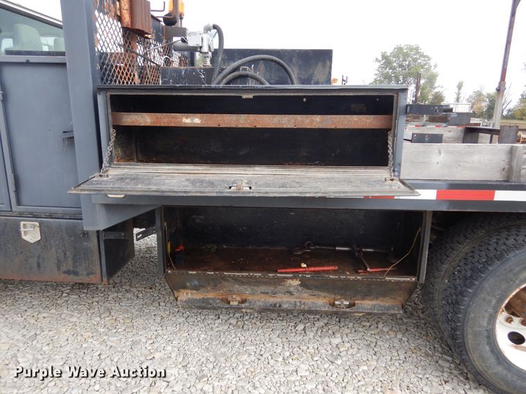 image for item KA9475 1998 International 4700  flatbed truck