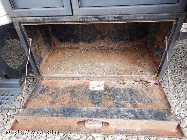 image for item KA9475 1998 International 4700  flatbed truck