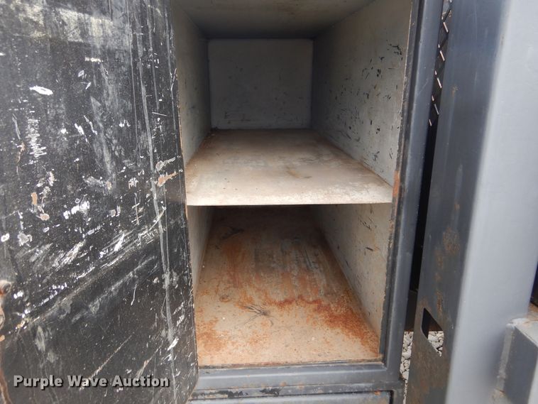 image for item KA9475 1998 International 4700  flatbed truck