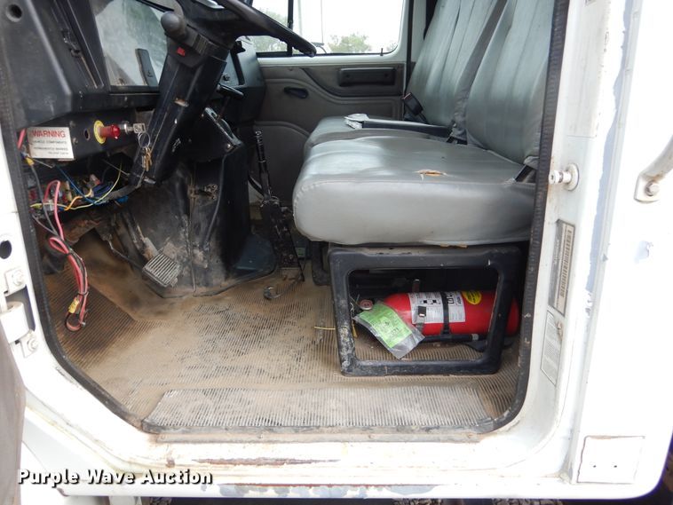 image for item KA9475 1998 International 4700  flatbed truck