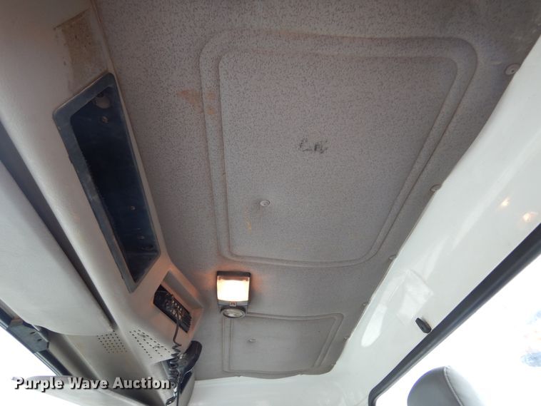 image for item KA9475 1998 International 4700  flatbed truck