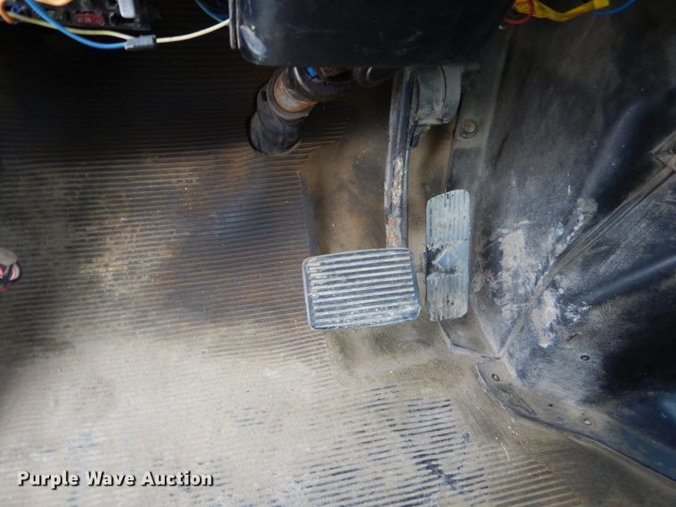 image for item KA9475 1998 International 4700  flatbed truck