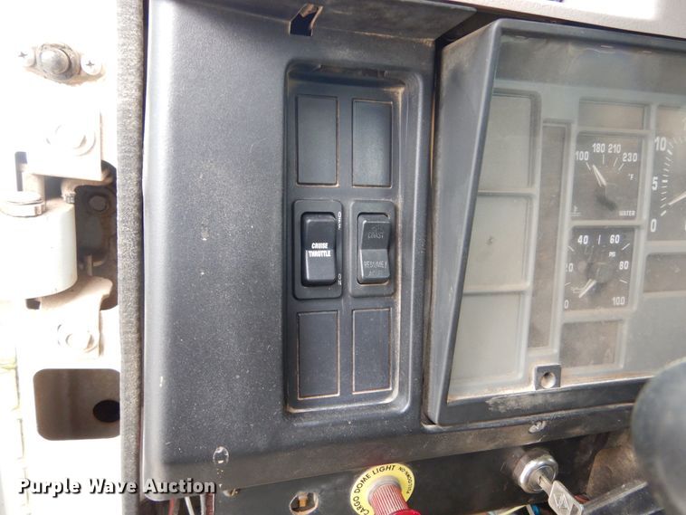 image for item KA9475 1998 International 4700  flatbed truck