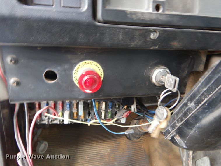 image for item KA9475 1998 International 4700  flatbed truck