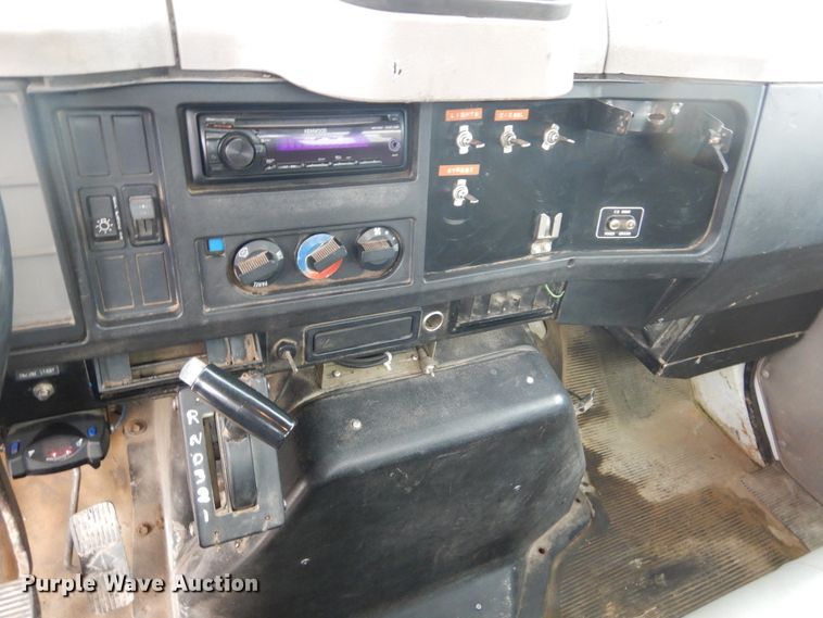 image for item KA9475 1998 International 4700  flatbed truck