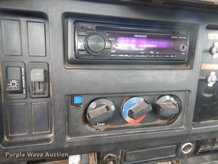 image for item KA9475 1998 International 4700  flatbed truck