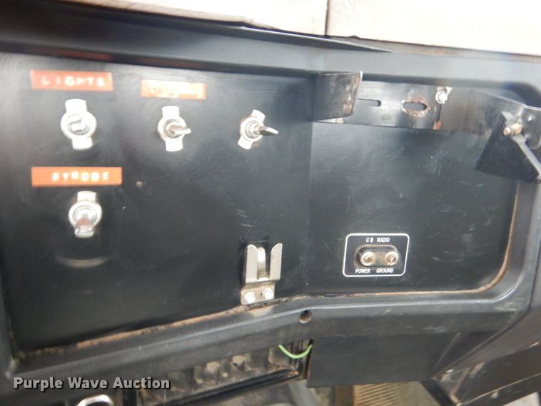 image for item KA9475 1998 International 4700  flatbed truck