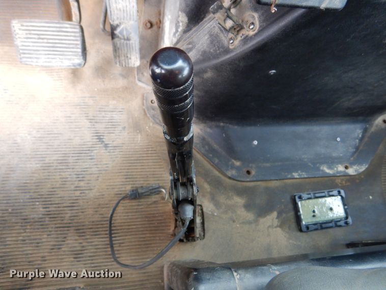 image for item KA9475 1998 International 4700  flatbed truck