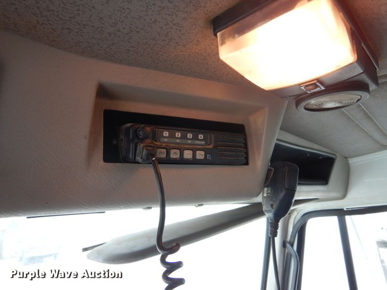 image for item KA9475 1998 International 4700  flatbed truck