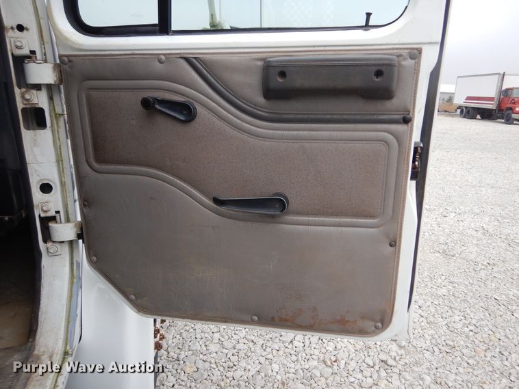 image for item KA9475 1998 International 4700  flatbed truck