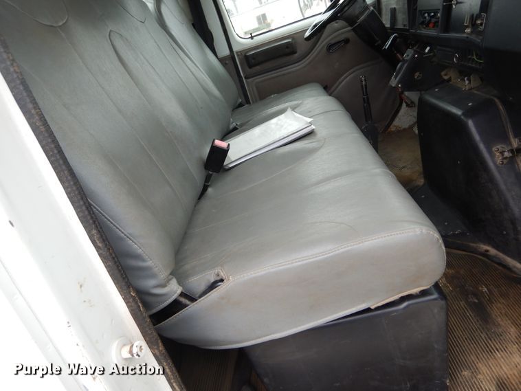 image for item KA9475 1998 International 4700  flatbed truck