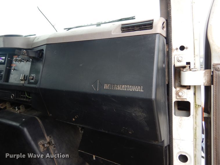 image for item KA9475 1998 International 4700  flatbed truck