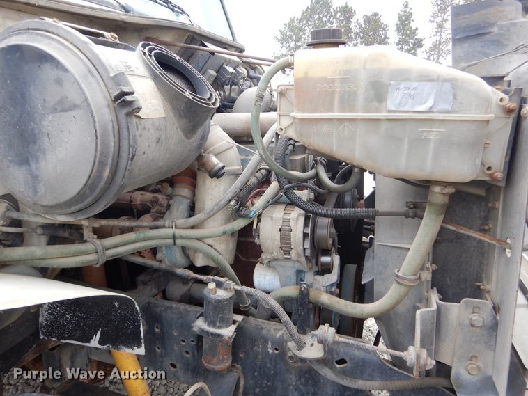 image for item KA9475 1998 International 4700  flatbed truck