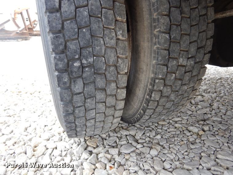 image for item KA9475 1998 International 4700  flatbed truck