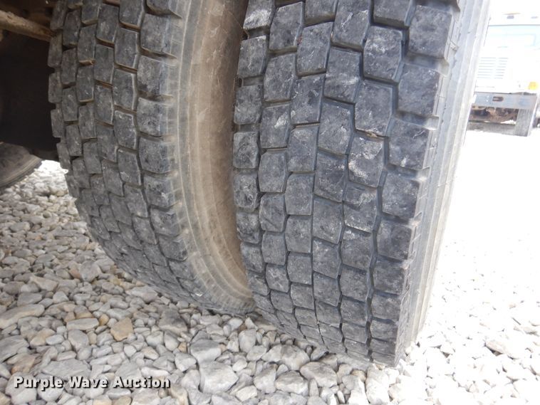 image for item KA9475 1998 International 4700  flatbed truck