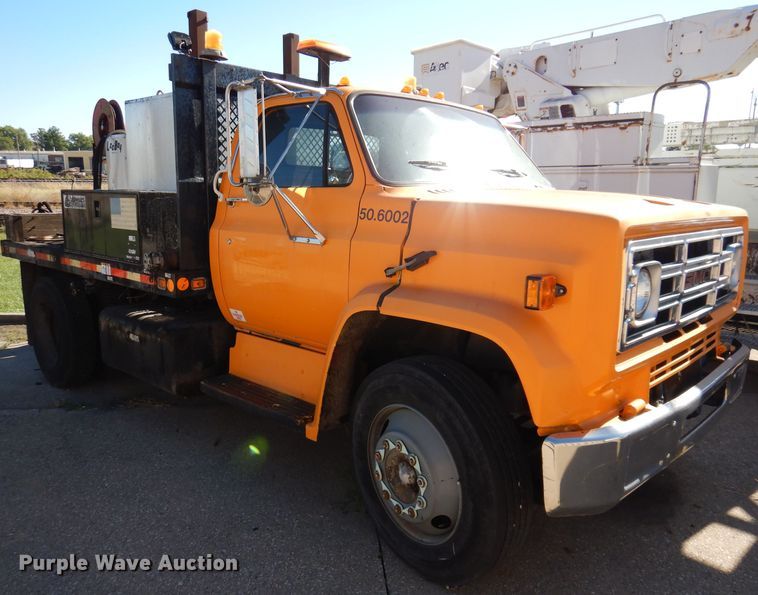 image for item KA9594 1987 GMC Sierra  flatbed truck