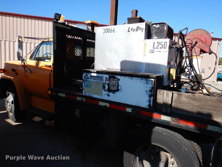 image for item KA9594 1987 GMC Sierra  flatbed truck