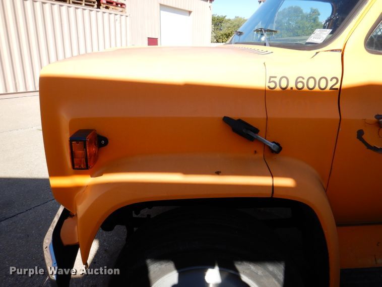 image for item KA9594 1987 GMC Sierra  flatbed truck