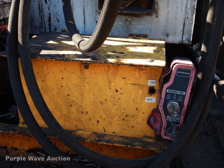 image for item KA9594 1987 GMC Sierra  flatbed truck