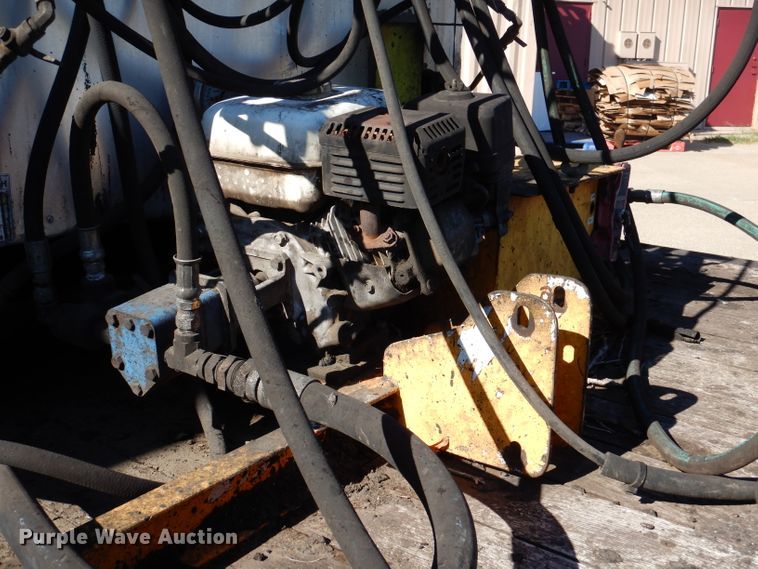 image for item KA9594 1987 GMC Sierra  flatbed truck