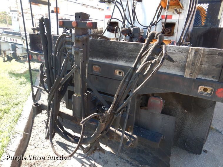 image for item KA9594 1987 GMC Sierra  flatbed truck