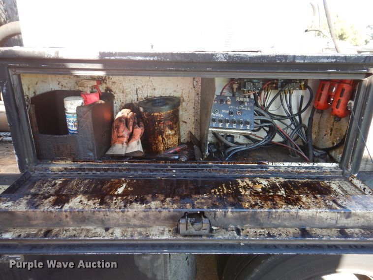 image for item KA9594 1987 GMC Sierra  flatbed truck