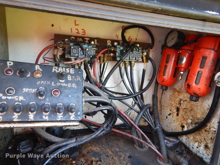 image for item KA9594 1987 GMC Sierra  flatbed truck