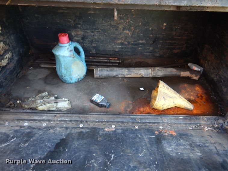 image for item KA9594 1987 GMC Sierra  flatbed truck