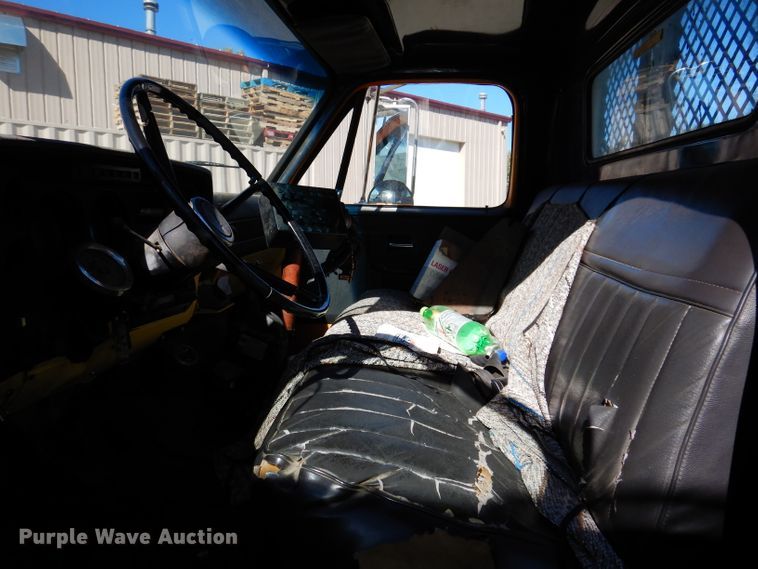 image for item KA9594 1987 GMC Sierra  flatbed truck