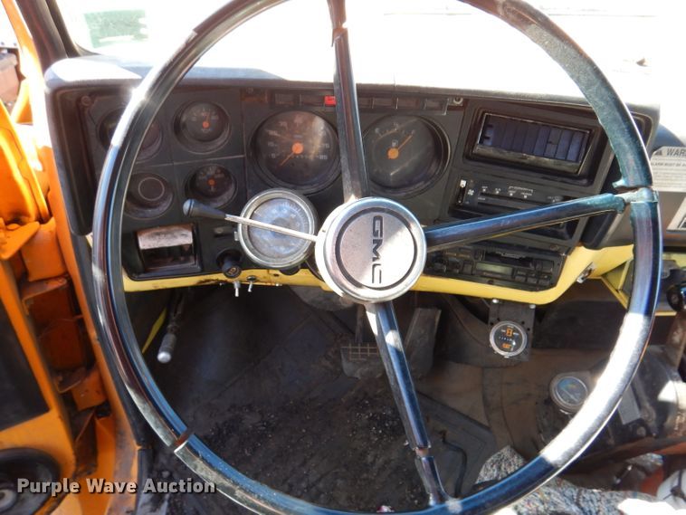 image for item KA9594 1987 GMC Sierra  flatbed truck