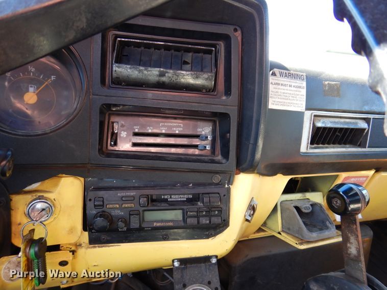 image for item KA9594 1987 GMC Sierra  flatbed truck