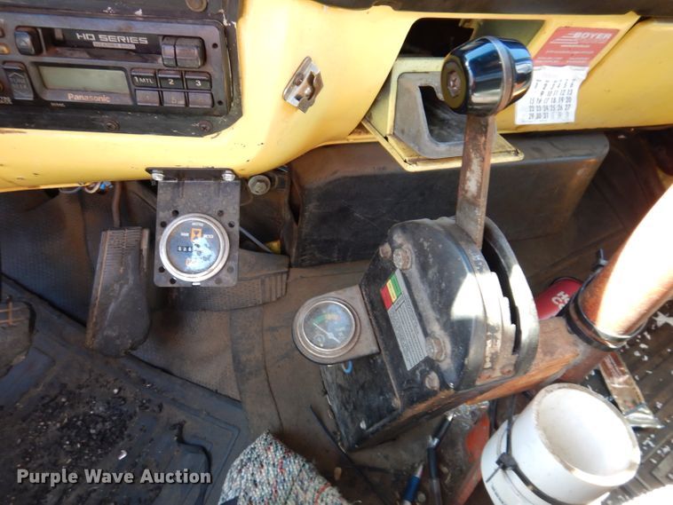 image for item KA9594 1987 GMC Sierra  flatbed truck