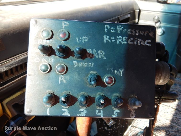 image for item KA9594 1987 GMC Sierra  flatbed truck