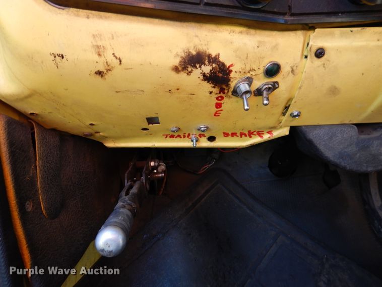 image for item KA9594 1987 GMC Sierra  flatbed truck