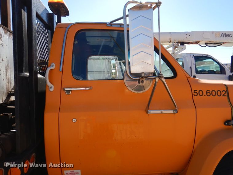 image for item KA9594 1987 GMC Sierra  flatbed truck