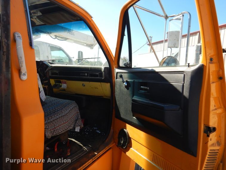 image for item KA9594 1987 GMC Sierra  flatbed truck