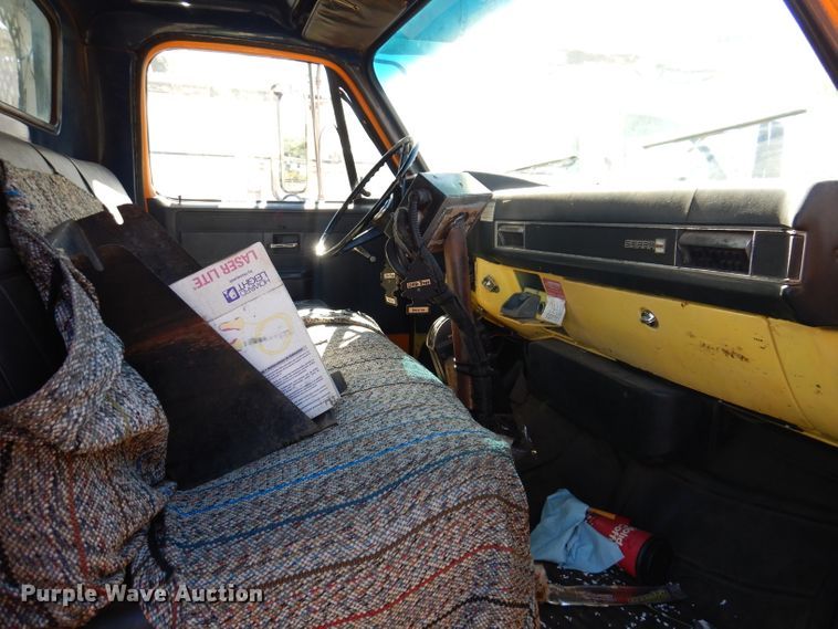 image for item KA9594 1987 GMC Sierra  flatbed truck