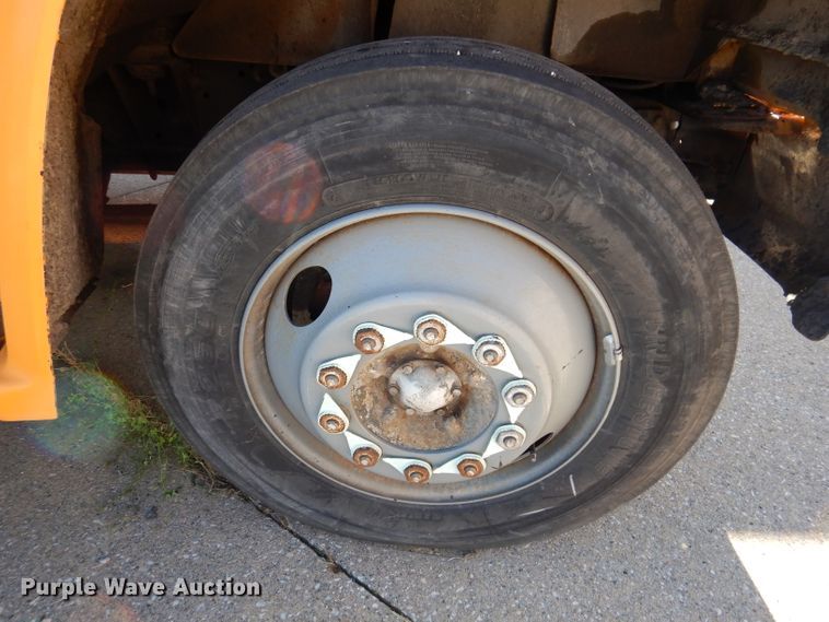 image for item KA9594 1987 GMC Sierra  flatbed truck