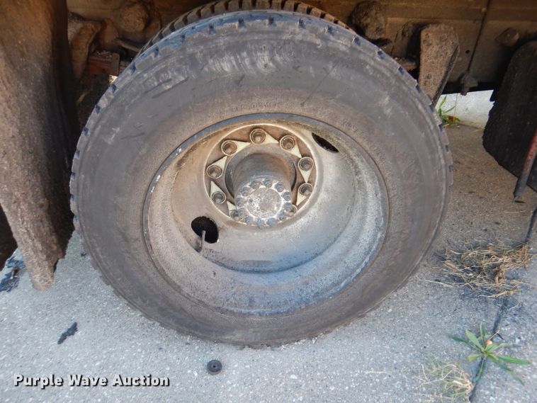 image for item KA9594 1987 GMC Sierra  flatbed truck