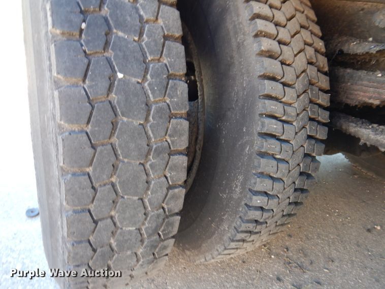 image for item KA9594 1987 GMC Sierra  flatbed truck