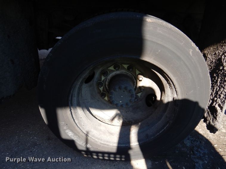 image for item KA9594 1987 GMC Sierra  flatbed truck