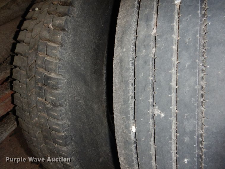 image for item KA9594 1987 GMC Sierra  flatbed truck