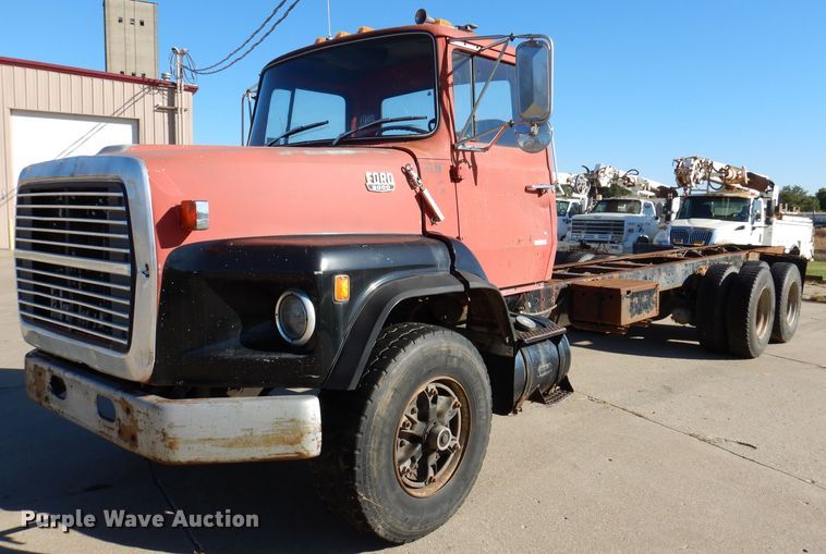 image for item KA9595 1984 Ford LTS9000  truck cab and chassis